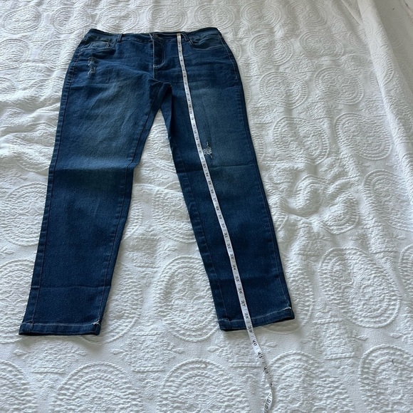 CG Women’s NEW Distressed stretch Jeans Size 16 - Picture 9 of 13